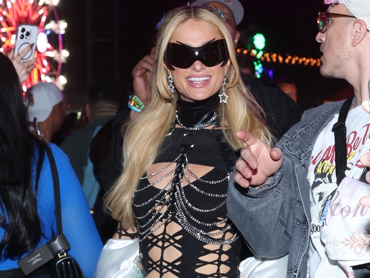 Paris Hilton asiste al carnaval de neón presentado por Patrón El Alto Tequila 2