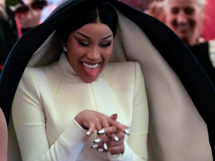 0708-Cardi-B-Paris-Fashion-Week-SUB-2