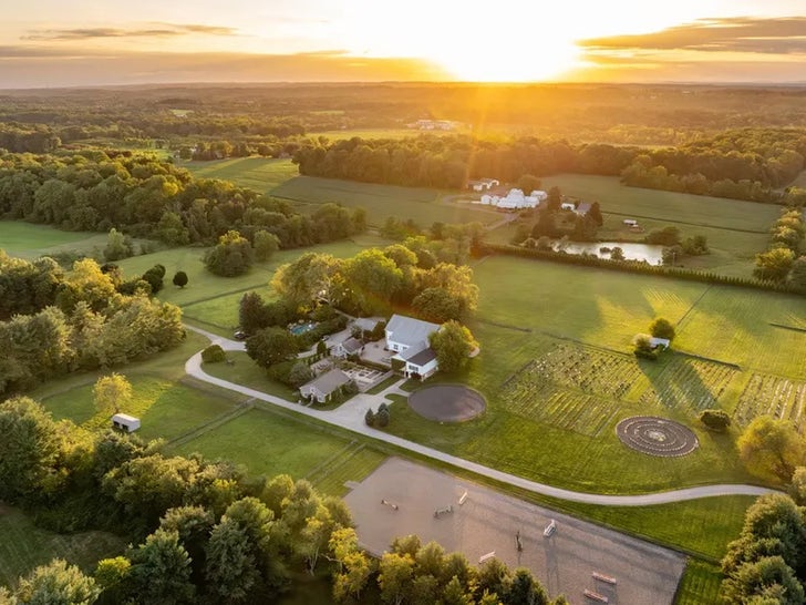 0925-Yolanda-Hadid-Home-Drone-Shot-SUB