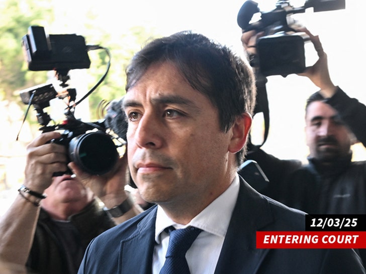 Os pais do Dr. Plasencia e Matthew Perry entram no tribunal hoje getty 2