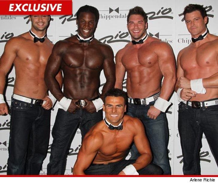 Baywatch' Star -- Hammering Out a Deal w Chippendales :: 0804-chipp-endales-ex-credit-1