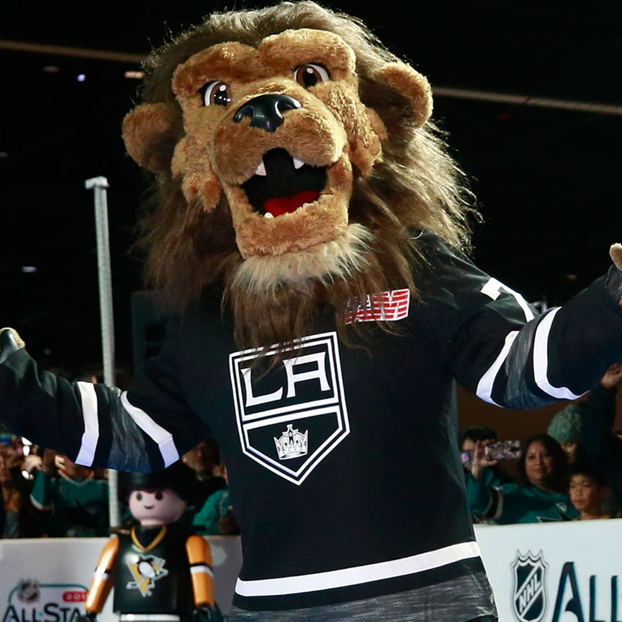 LA Kings Mascot Bailey Causes Uproar at CHLA 