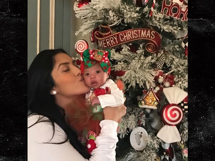 1226_vanessa_bryant_babies_first_christmas_twitter