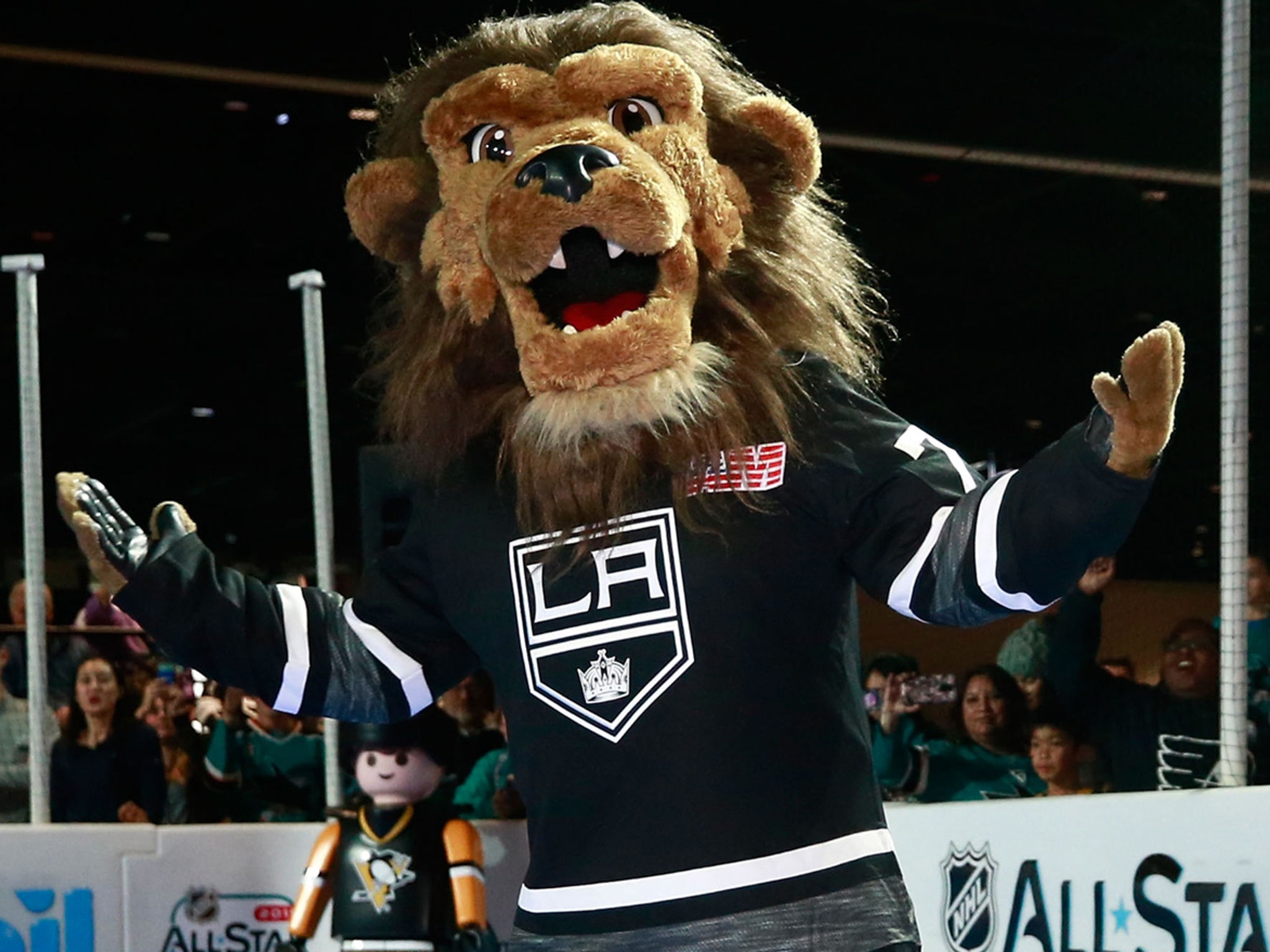 Los Angeles Kings mascot Bailey in a Star Warms themed costume reacts