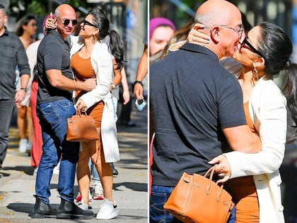 Jeff Bezos and Lauren Sanchez kissing