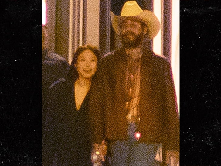 0925-Post-Malone-Mysory-Woman-Paris-PDA-SUB-2