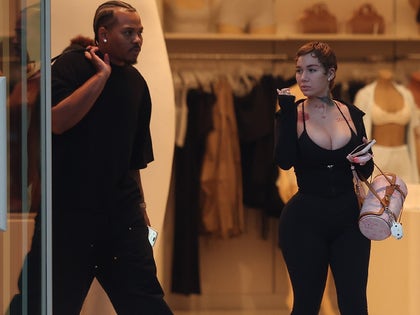 0305-Bhad-Bhabie-Skims-Shopping-PRIMARY