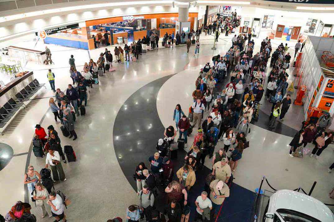 Long Lines At TSA 3