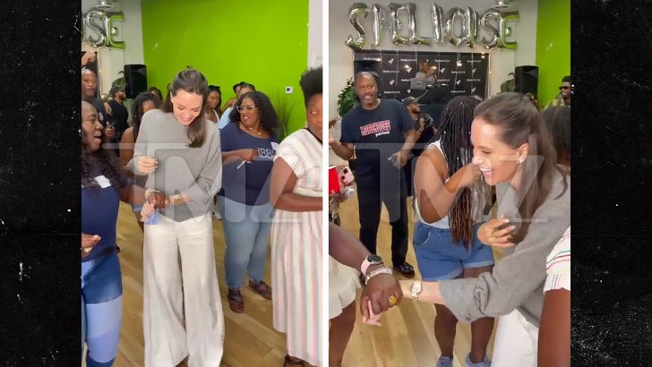 Angelina Jolie Does The Electric Slide At Daυghter Zahara's College Event