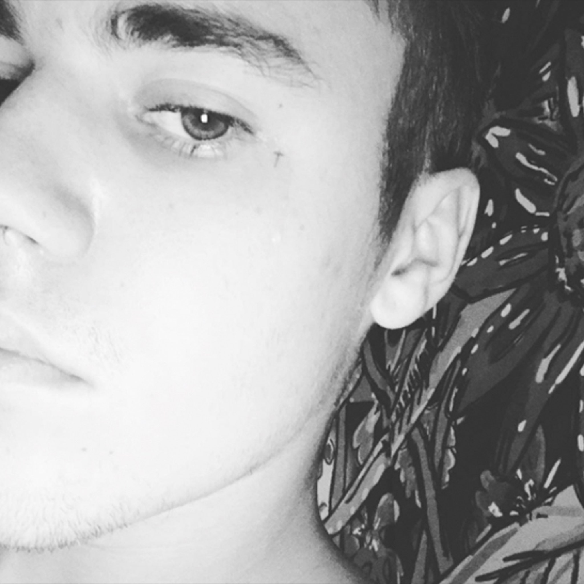 Justin Bieber Flaunts Cross Tattoo Near His Eye