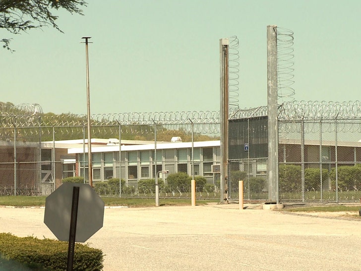 Connecticut Prison Inmate Hangs Himself with COVID-19 Face Mask