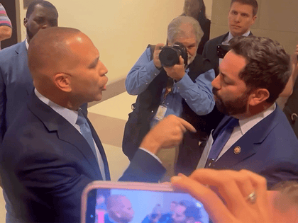 100825_hakeen_jeffries_mike_lawler_kal