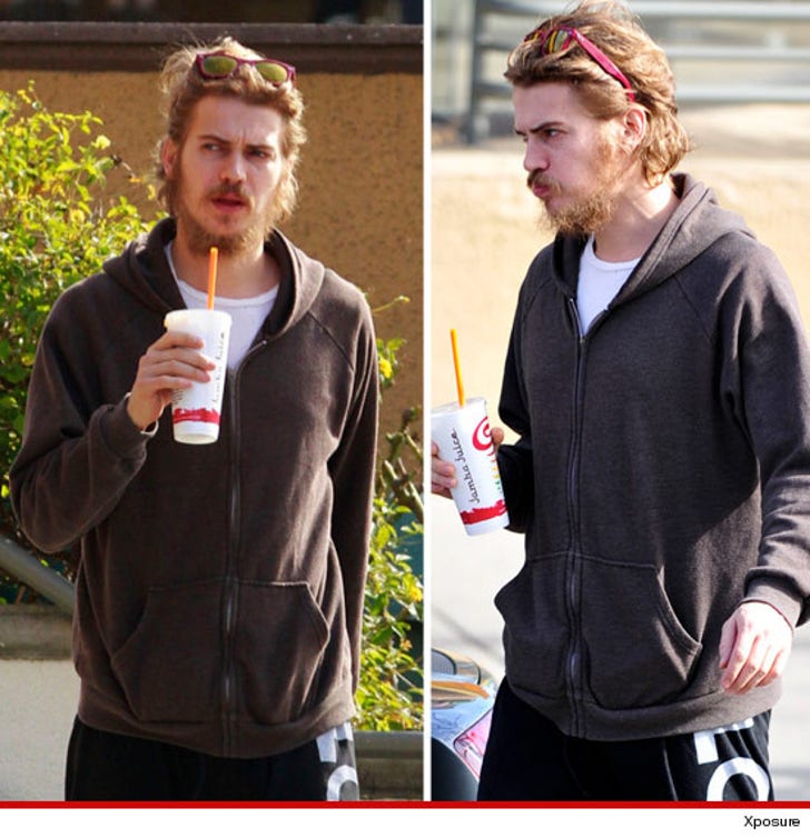 Hayden Christensen's Beard NOOOOOOOOOOO :: 0123-hayden-christensen-beard-xposure-exc-3