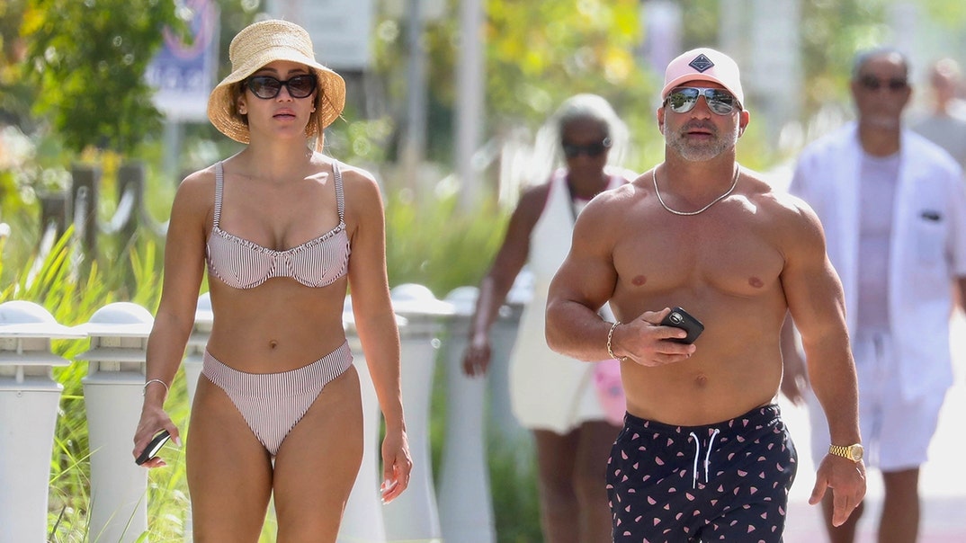 joe-gorga-melissa-gorga-gallery-launch-backgrid-1