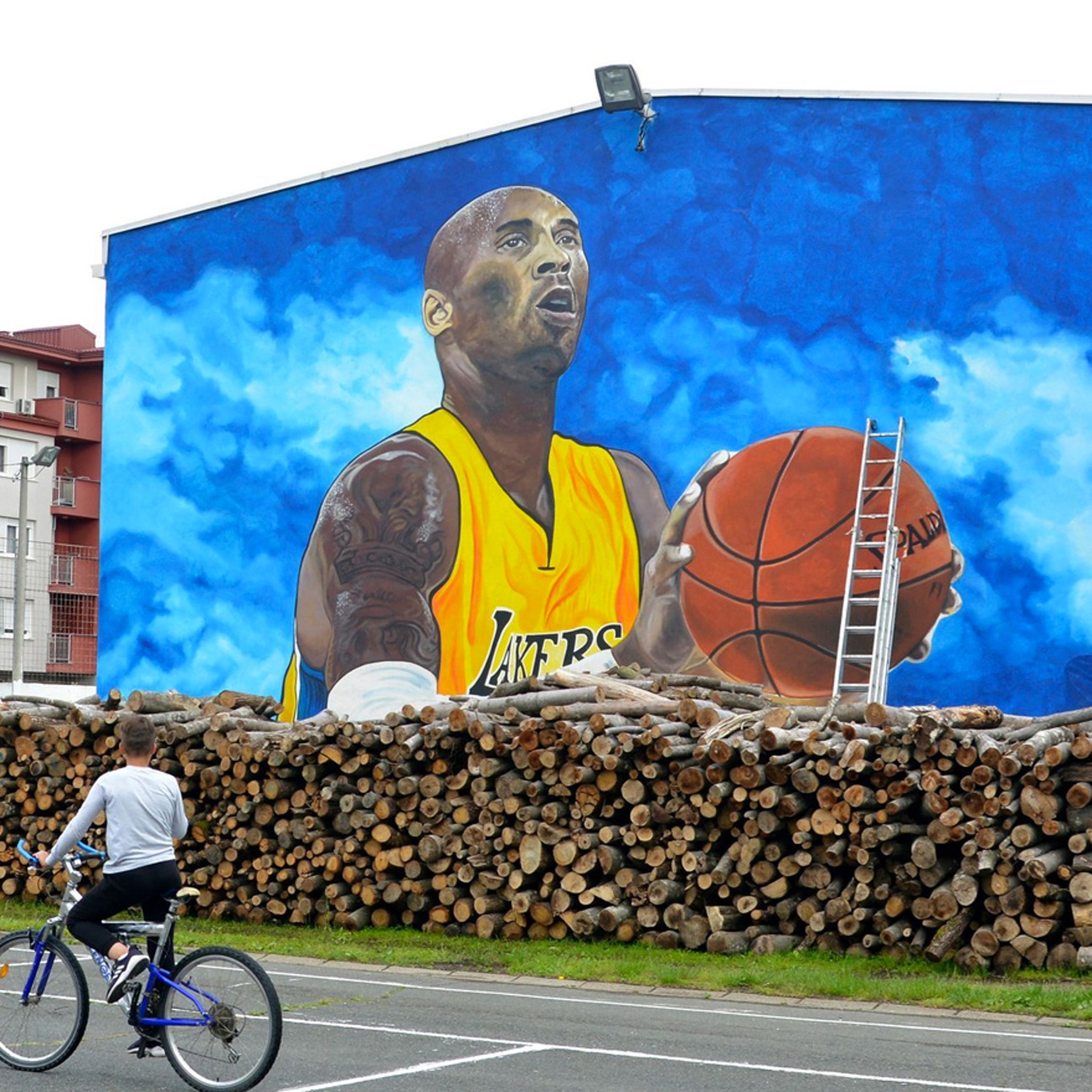 kobe bryant mural