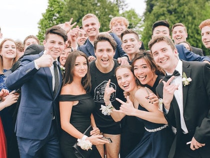 0521-justin-trudeau-prom-photo-bomb-02