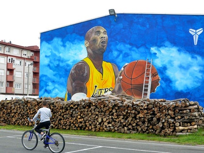 0605 kobe mural shutterstock