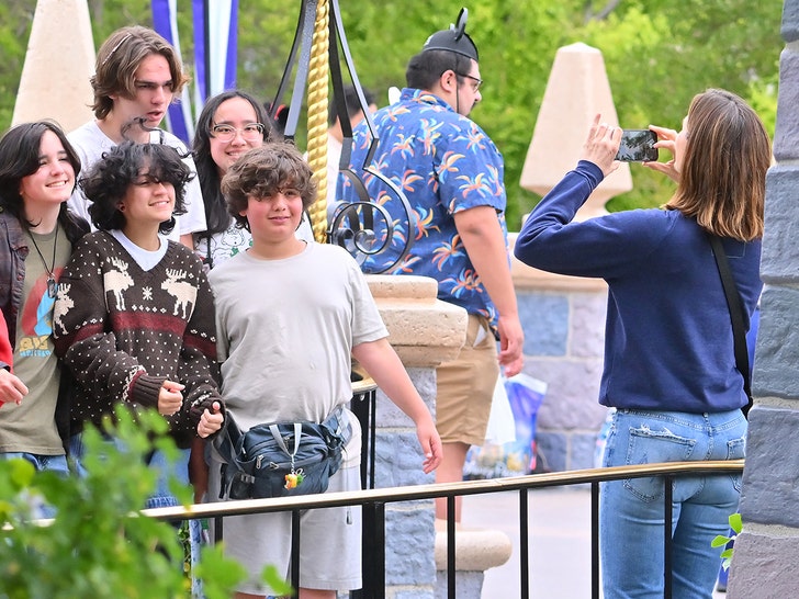 Jennifer Garner emmène ses enfants et ceux de Jennifer Lopez à Disneyland