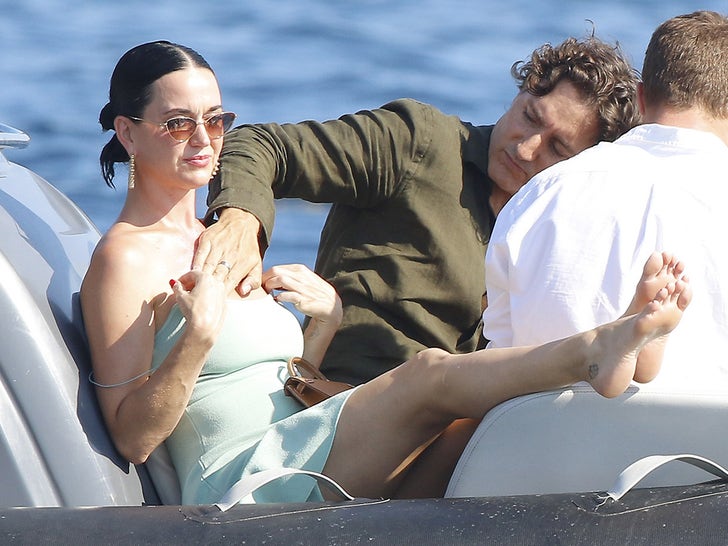 0729-Katy-Perry-Justin-Trudeau-South-Of-France-Sub2