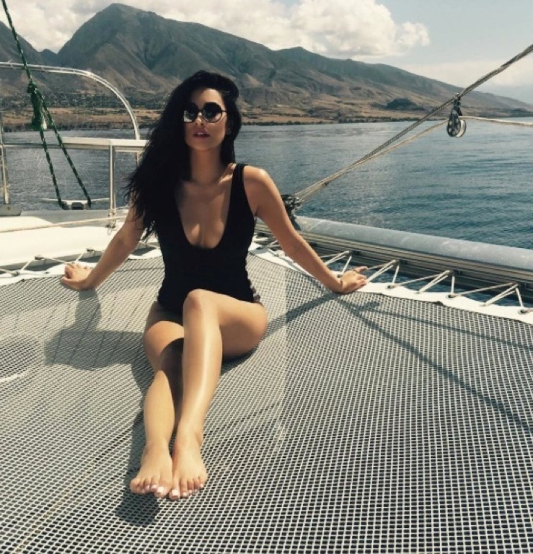 0408_shay_mitchell_sexy03