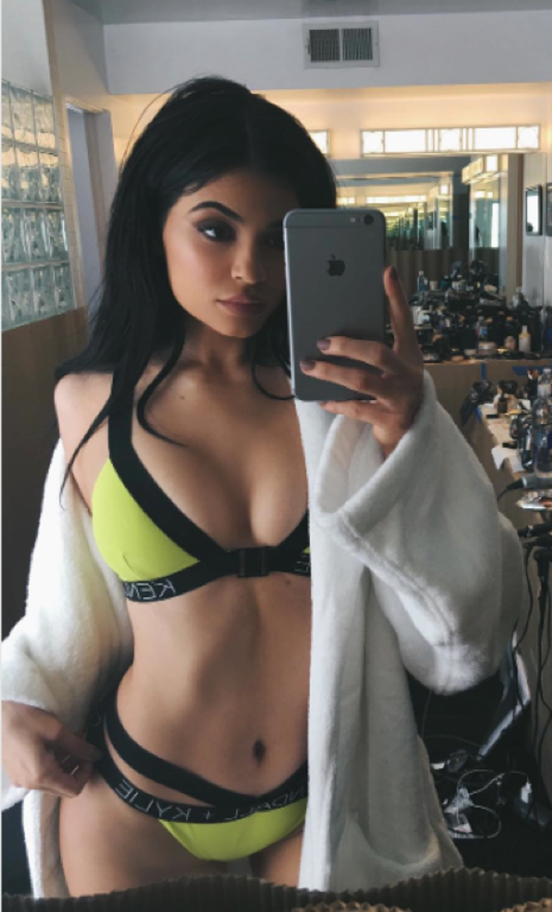 0804_Kylie_Jenner_Hot_Pics09
