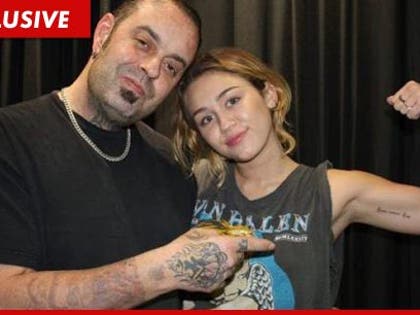 0219_miley_cyrus_EX