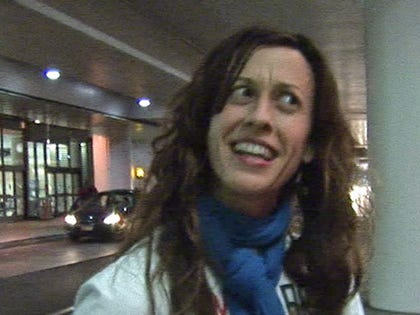 0926-tmz-alanis-morissette