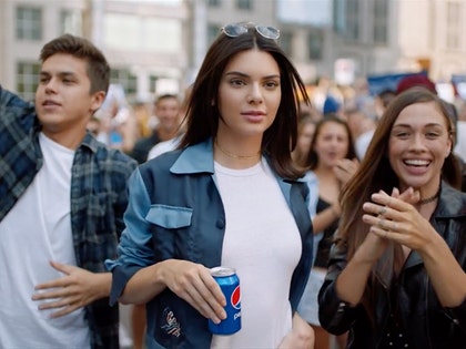 0404_kendall-jenner_pepsi-2