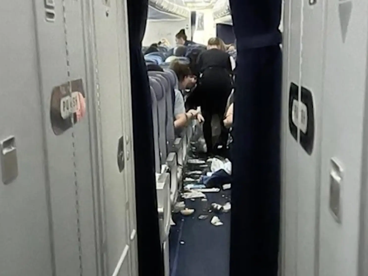 Passengers say Lufthansa asked them to delete photos