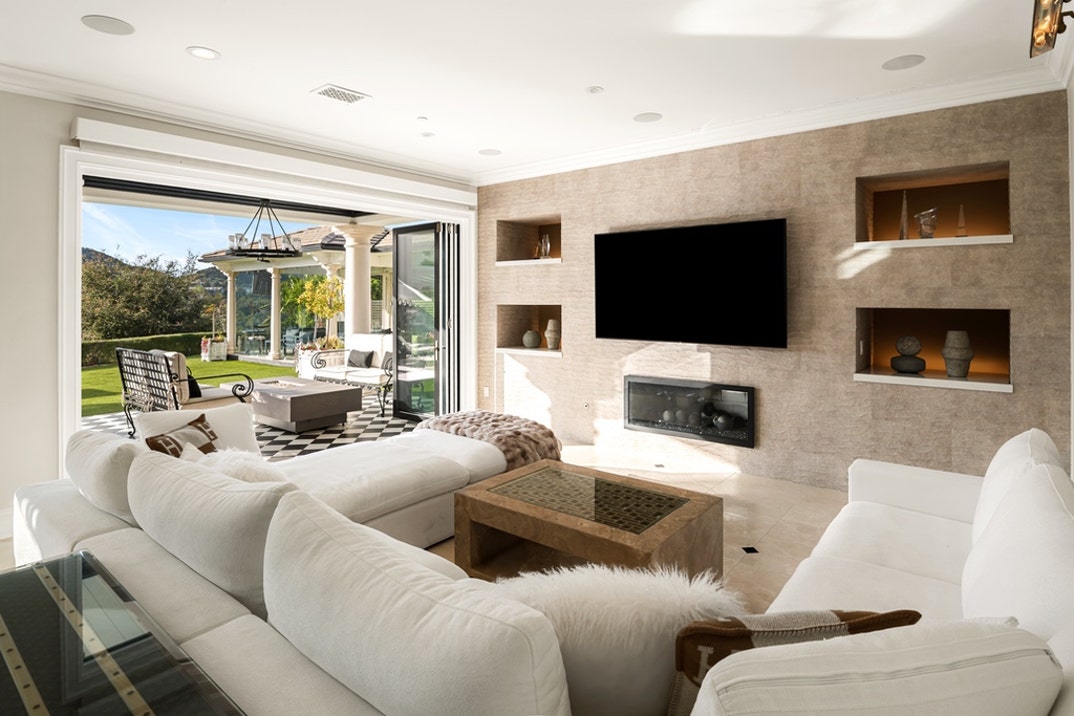 Paul Anka Relists Sherwood Estate 7