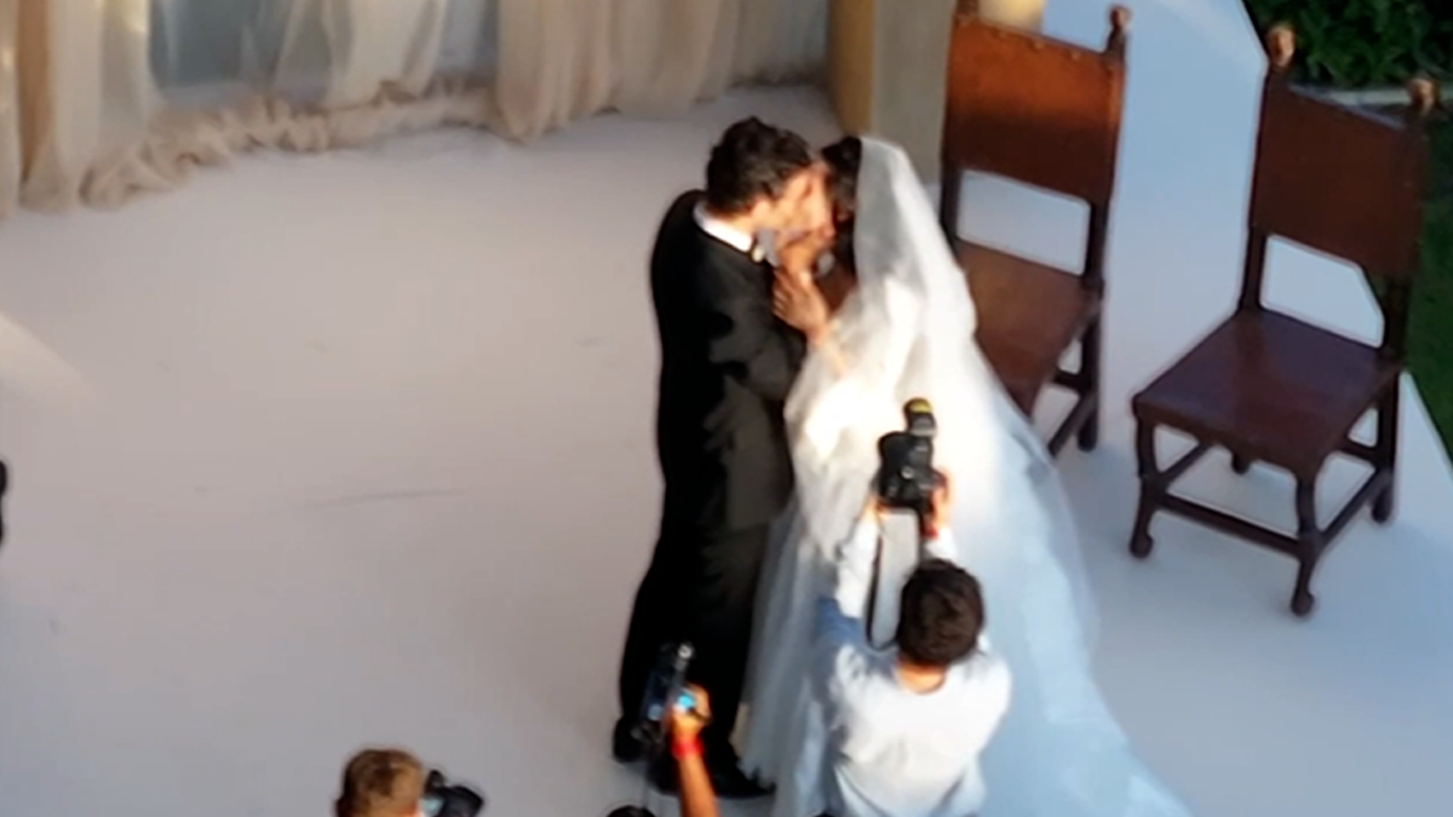 Matty Healy se oženil s Gabbriette. Jeho ex Taylor Swift se provdala jen o dva týdny dříve