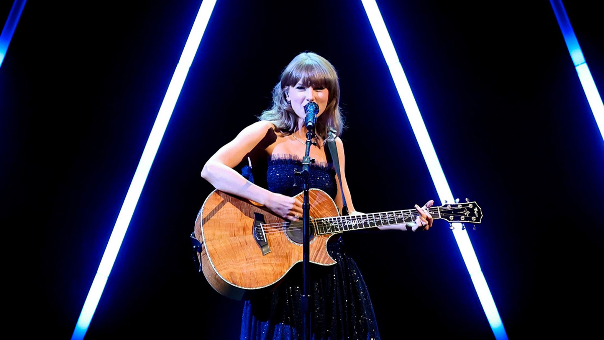 Taylor Swift Performs Hit Song Live For First Time at Star-Studded Gala
