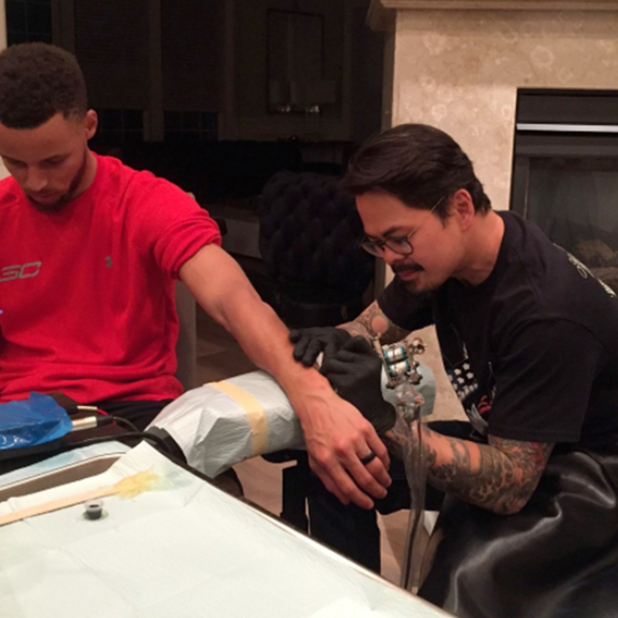 Steph Curry Permanently Inks Autograph on His Tattoo Artists Leg  FanBuzz