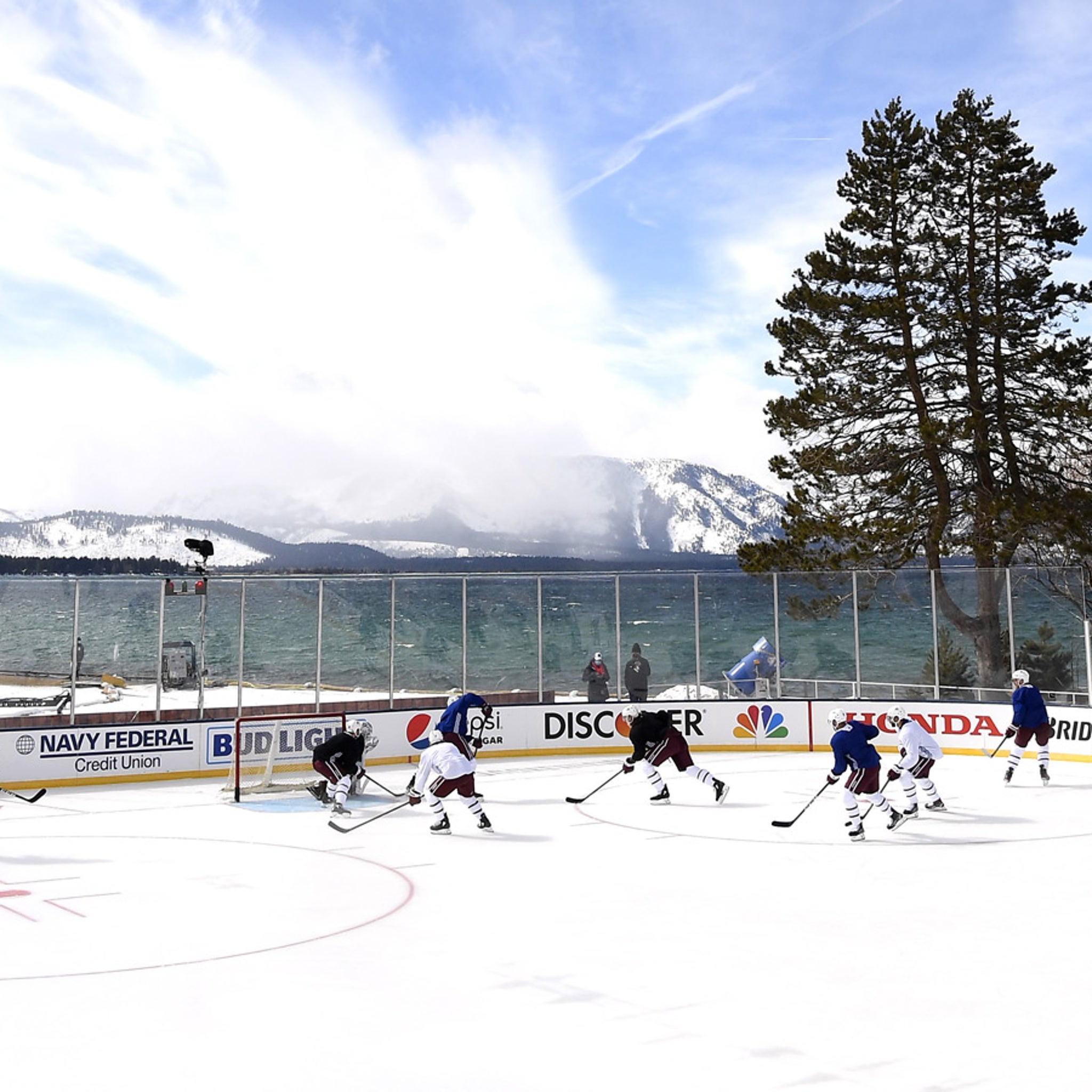 EA SPORTS NHL - Who else is watching this outdoor matchup at Lake Tahoe  today? 👀🖐 Play it now in #NHL21 👇