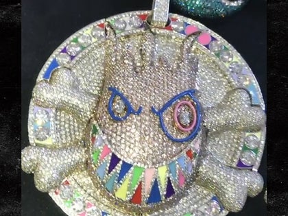 092617_travis_scott_primary