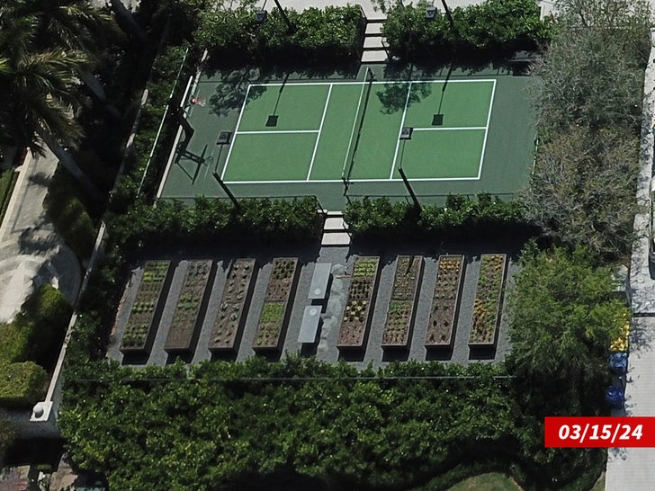 Campo da tennis del giardino di Tom Brady
