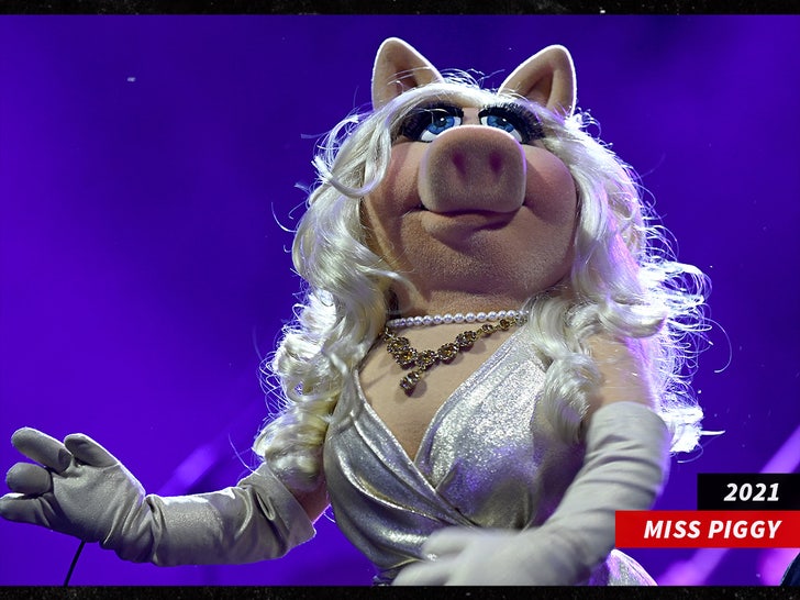 Señorita piggy muppet sub getty swipe