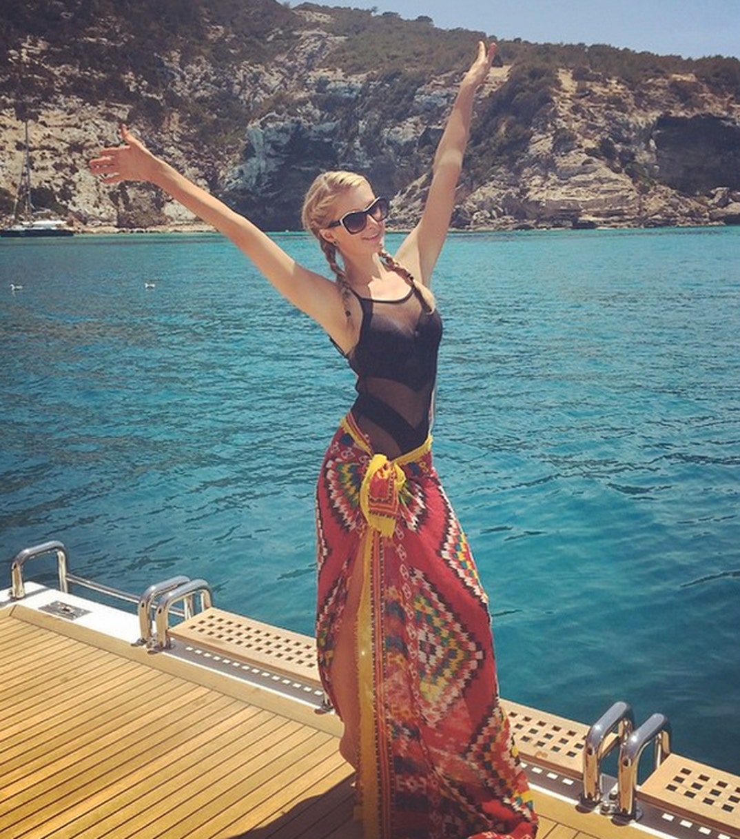 paris_hilton_sexy_instagram_photos_016