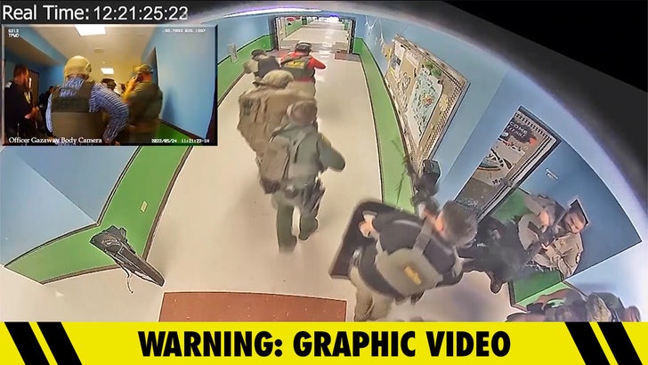Uvalde Polisi Okul Katliamı Sırasında Silahlı Adamdan Geri Çekilirken Videoda