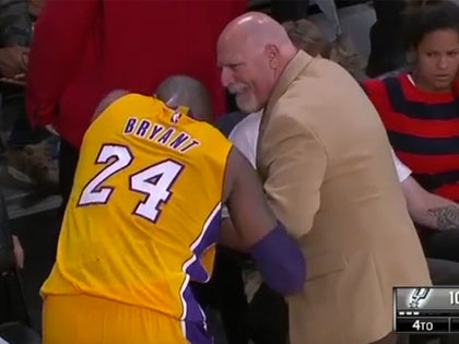 kobe_finger_post