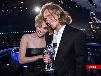 0829_Jesse-Helt-and-Miley-at-the-2014-VMA_getty