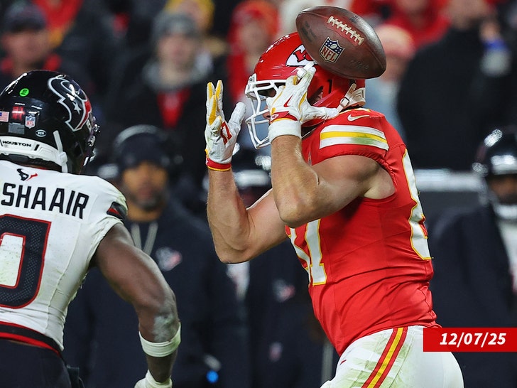 travis kelce sunday getty