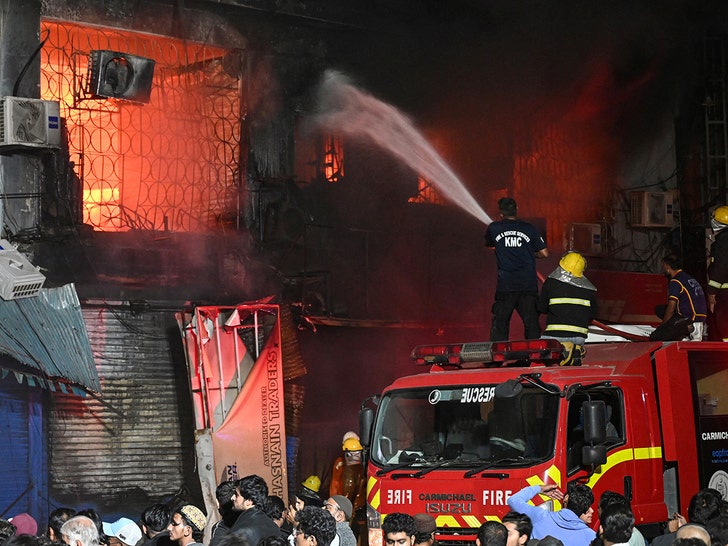 Karachi,-Pakistan-fire-getty-1