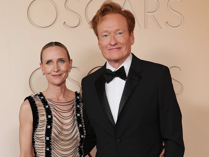 0315-Liza-Powel-O'Brien-e-Conan-O'Brien-Red-Carpet-Arrivi-SUB