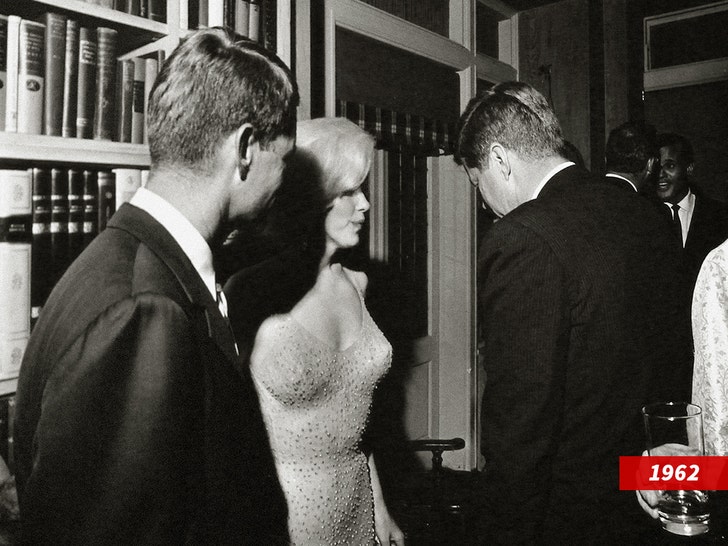 sub-John-F.-Kennedy-and-Robert-F.-Kennedy-marilyn-monroe-alamy-1