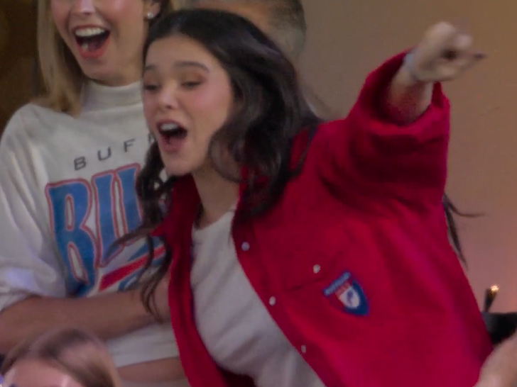 101326 hailee steinfeld primary 2