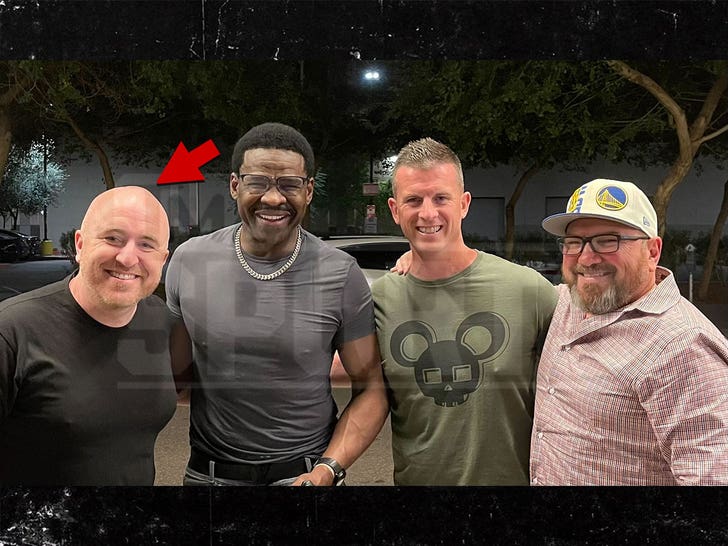 Michael Irvin admits he sneaked out of the locker room at the