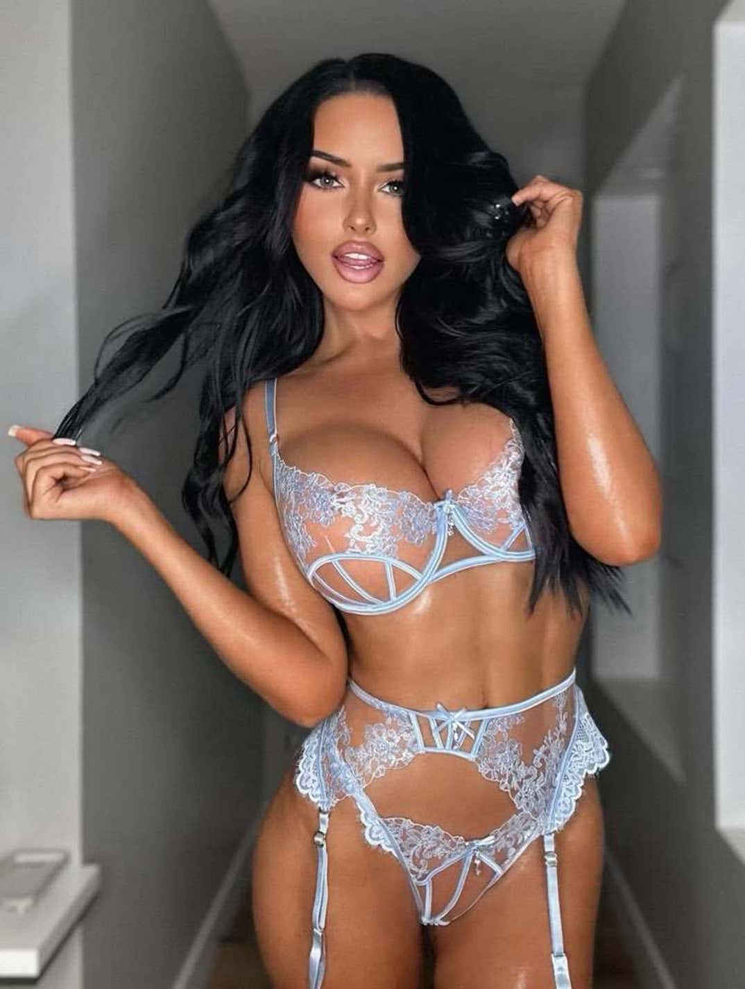 Abigail Ratchford Sexy Snapshots 8