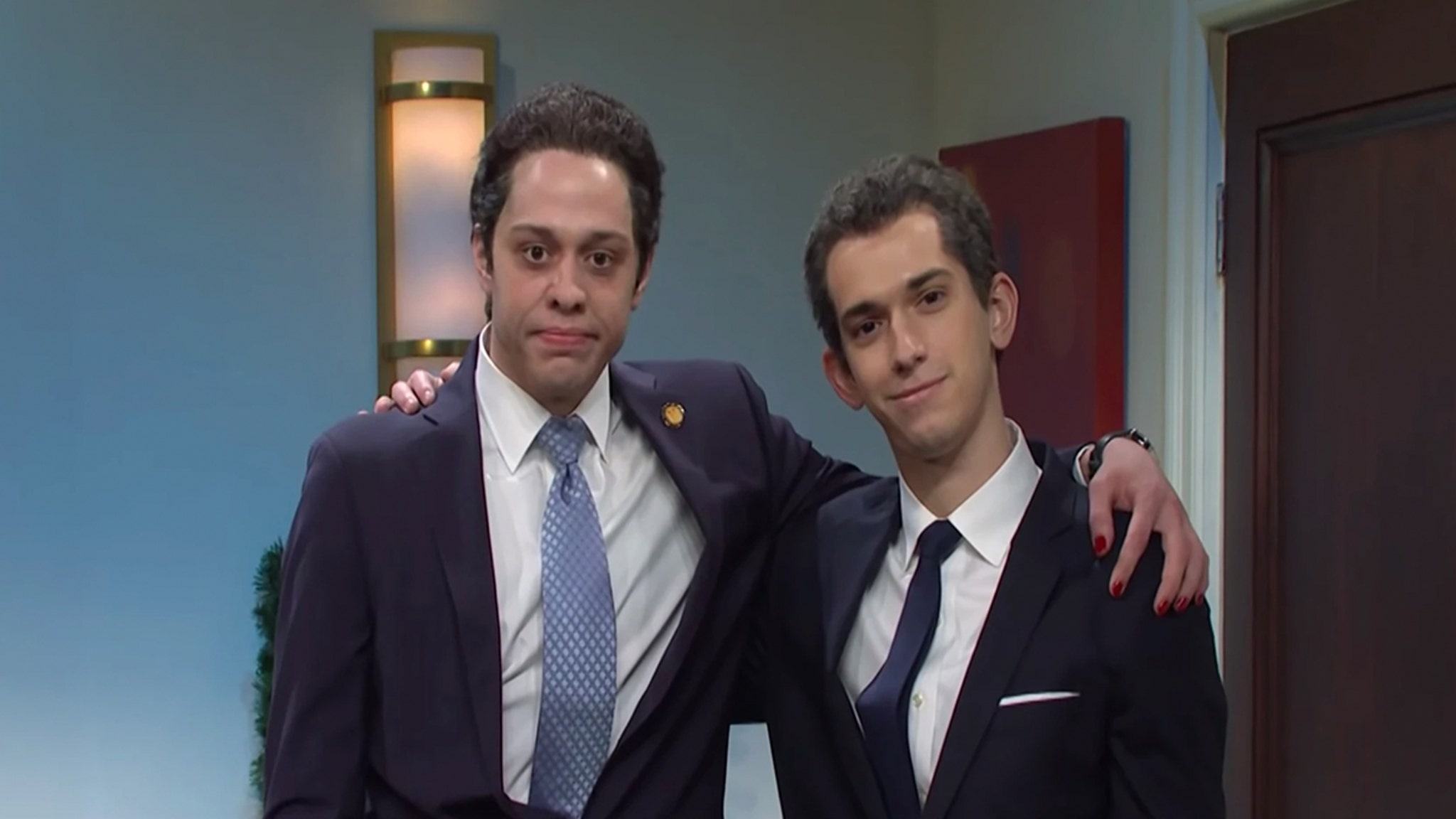 'SNL' Mocks Andrew and Chris Cuomo as Billie Eilish Hosts thumbnail