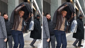 0303-Michael-Strahan-Frigin-Diff-PRIMARY